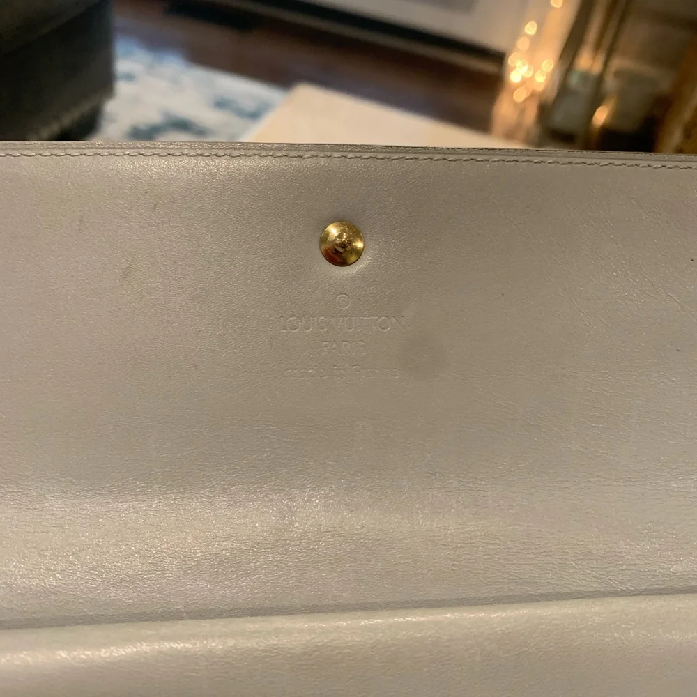 Authentic Louis Vuitton Vernis Sarah International Wallet - Picture 6 of 14